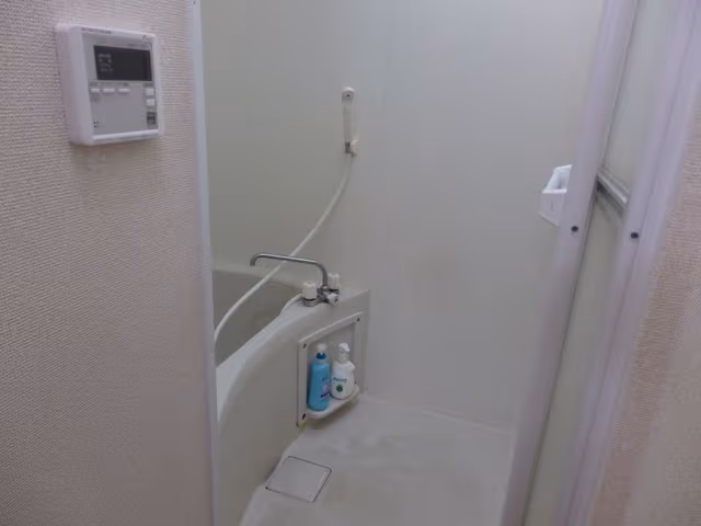 Shared Dormitory, Women only