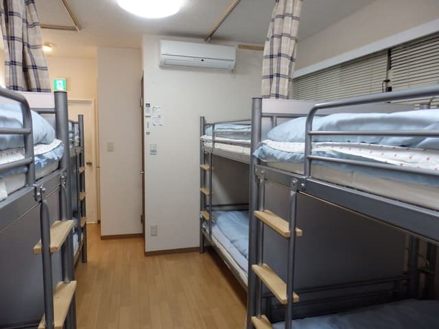 Shared Dormitory, Men only