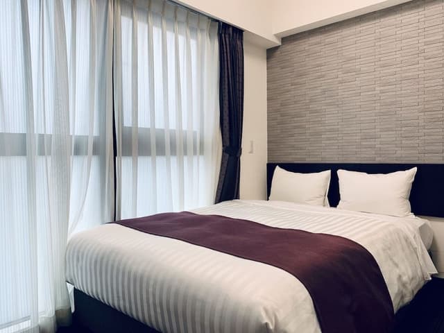 Double Room, Smoking