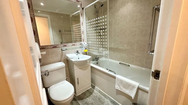 1 bed in 6 Bedded Female-Only Shared dormitory, Private Bathroom