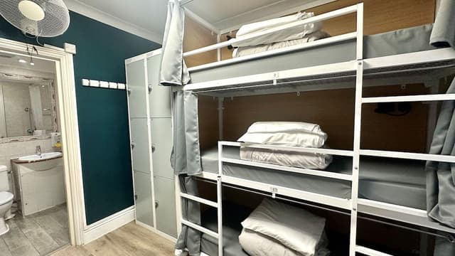 1 bed in 4 Bedded Shared dormitory, Private Bathroom