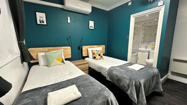 Private Twin Room (Ensuite)