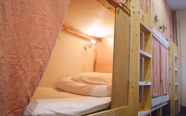 Shared Dormitory, Women only