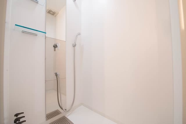 [Non-Smoking] Short Stay: CheckIn-8PM & CheckOut-10AM (Standard Twin Room)/Shower Booth