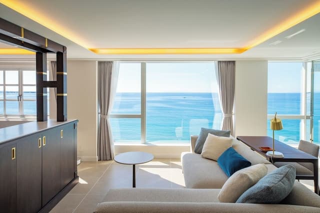 Deluxe Suite, Non Smoking (Breakfast + French Dinner [Dinner time: 5:00~5:30PM])