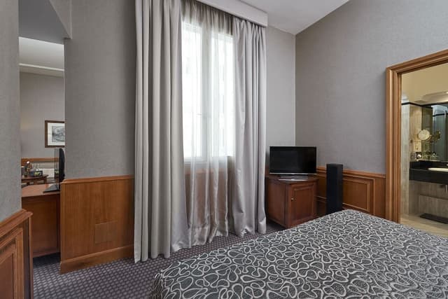 GRAND PREMIUM ROOM (2 ADULTS + 1 CHILD)