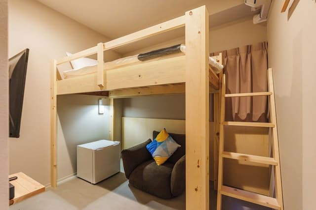 Single Loft  Non-Smoking(Shared Shower)