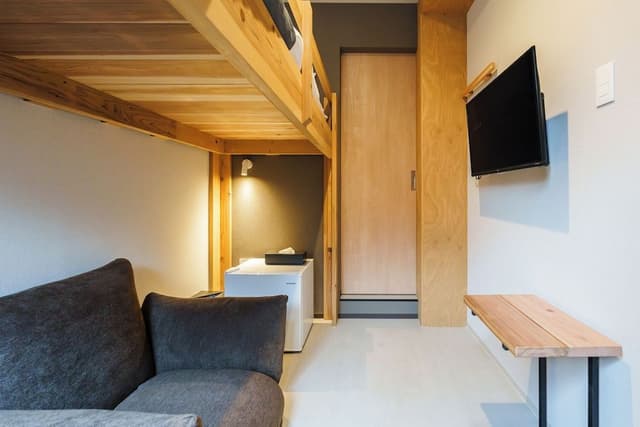 Single Loft  Non-Smoking(Shared Shower)