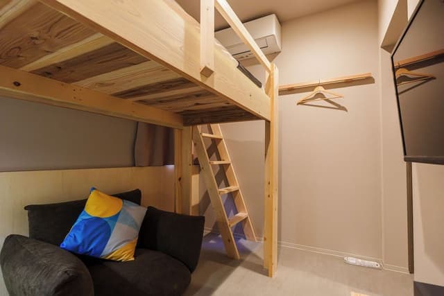 Single Loft  Non-Smoking(Shared Shower)