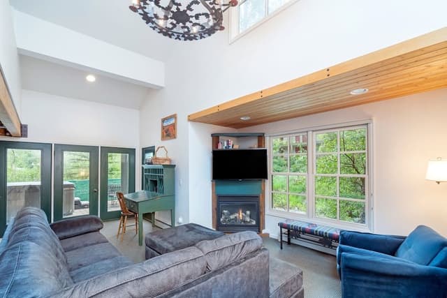 Condo, 2 Bedrooms