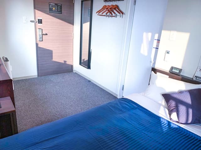 Single Room, Smoking