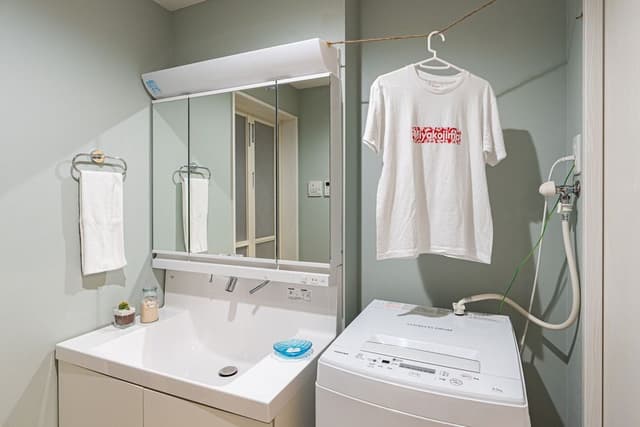 Twin Room (with Extra Bed)