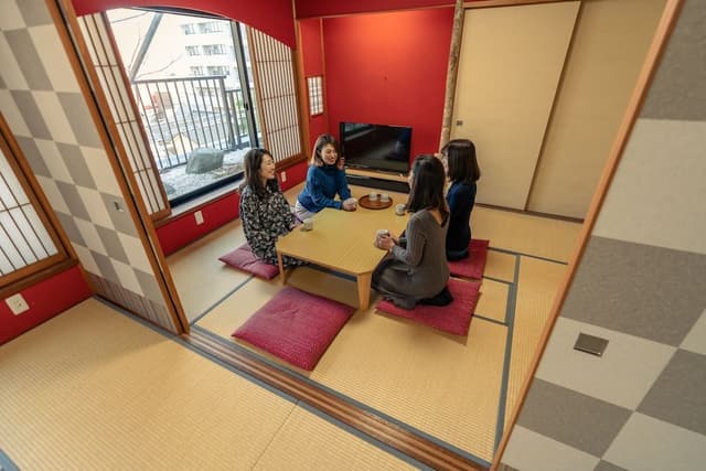 Japanese Room (6  Futons)