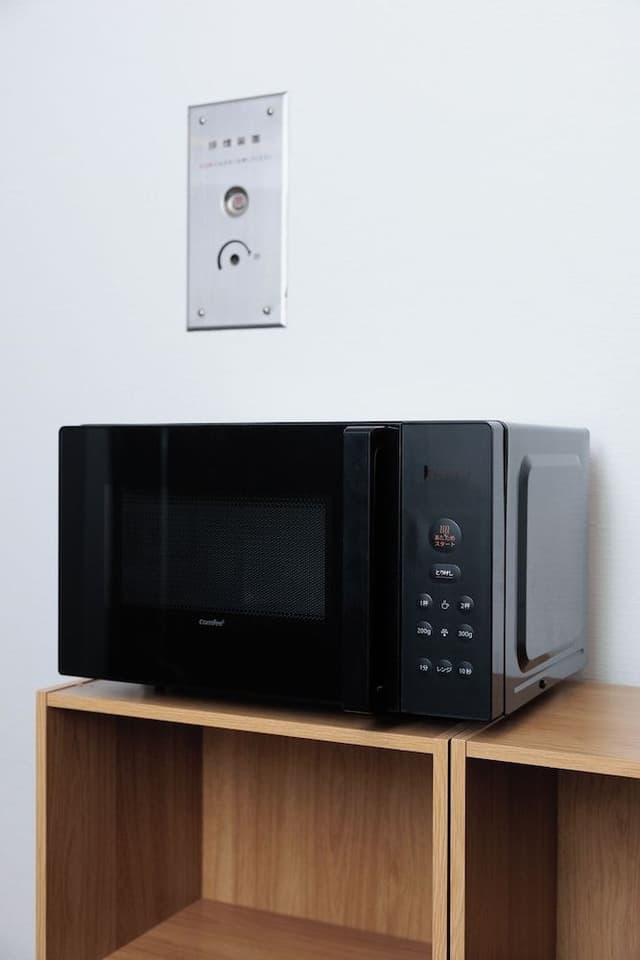 Basic Single Room, Smoking