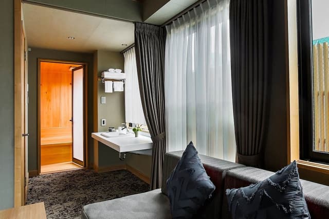 Exclusive Suite, Multiple Beds, Non Smoking, Private Bathroom