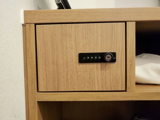 Twin Room with Robot