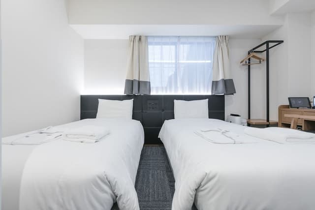 Twin Room with Robot