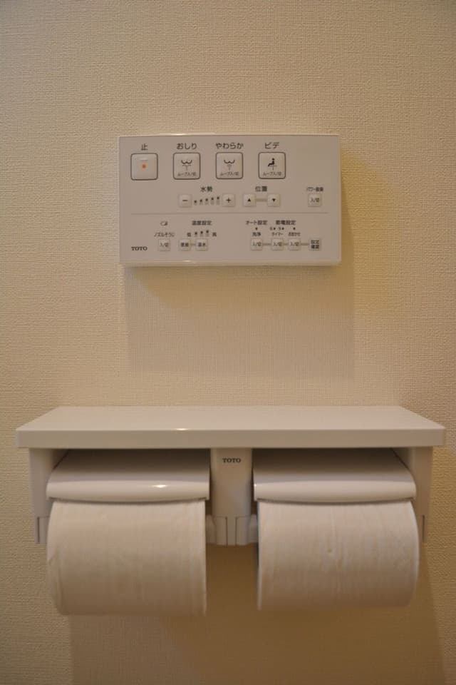 Mixed Dormitory Room (Shared Bathroom)