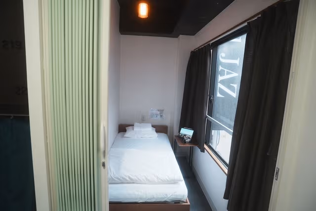 Basic Single Room, Women only, Non Smoking