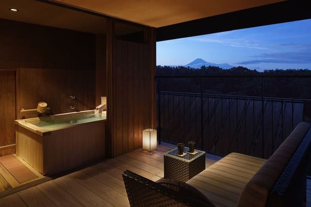 [Mt. Fuji view] Japanese-Western room with private bath+terrace