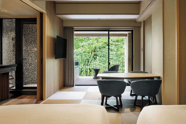 [Garden view] Japanese-Western room with private bath+terrace