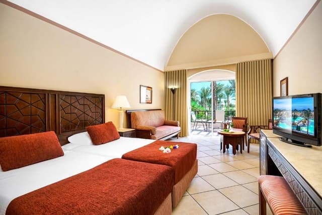 Superior ,Queen or Twin room, Pool View