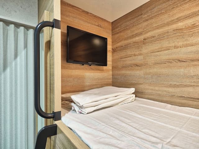 Cabin, Men Only (for guests 18 years and older, Upper/Lower Unselectable), Non Smoking