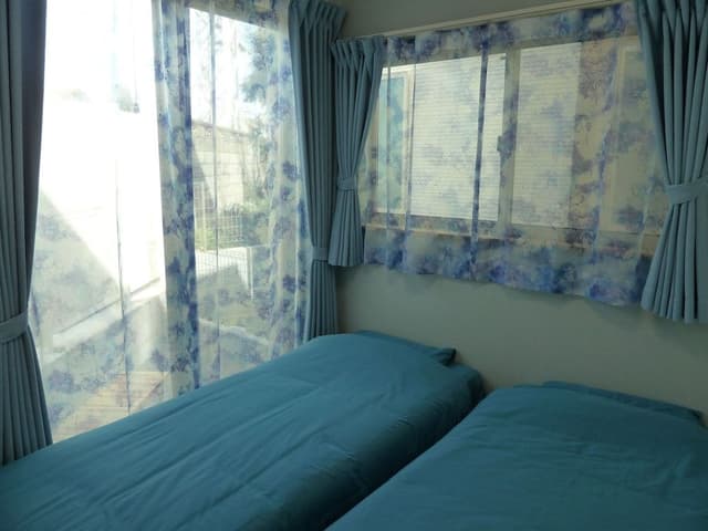 Twin Room B, Shared Bathroom (Nearest Station: JR Funabashi St. / Keisei Funabashi St.)