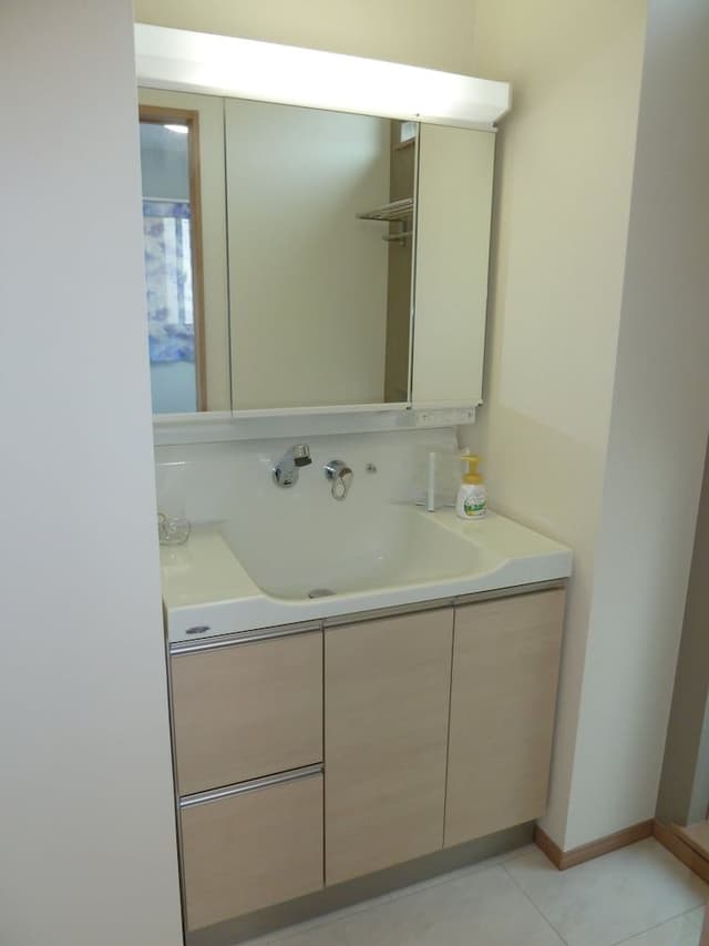Twin Room B, Shared Bathroom (Nearest Station: JR Funabashi St. / Keisei Funabashi St.)