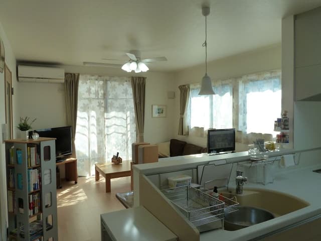 Twin Room B, Shared Bathroom (Nearest Station: JR Funabashi St. / Keisei Funabashi St.)