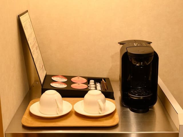 Deluxe Room, Smoking