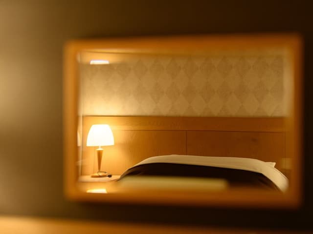 Deluxe Room, Smoking
