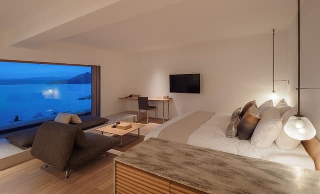 Double Room, 1 King Bed, Lake View