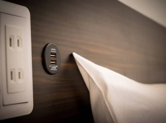 Single Room, Smoking