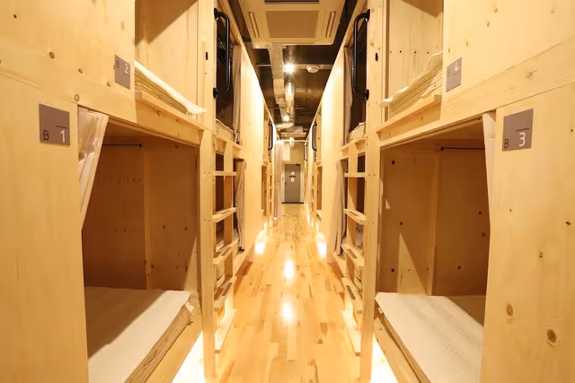 Shared Dormitory, Women only (Shared Bathroom, Over 17 years old Only, Self Bed Making)