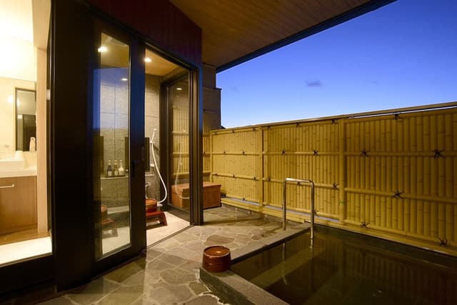 Japanese Western Style Room with Open-air bath