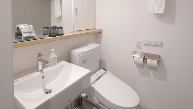 Shower Booth Double, Non Smoking