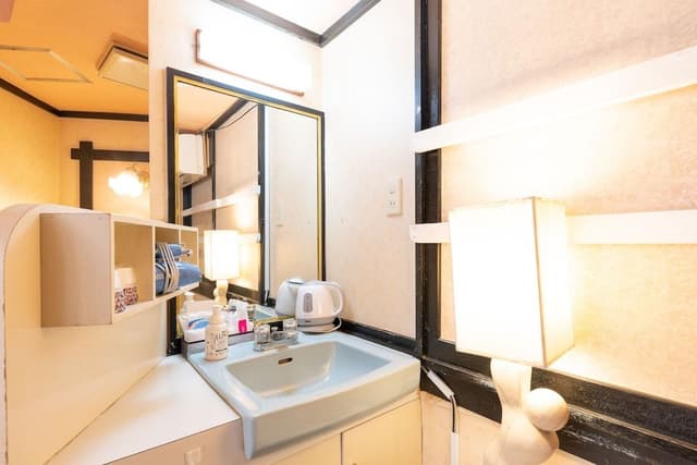 Double Room, Smoking