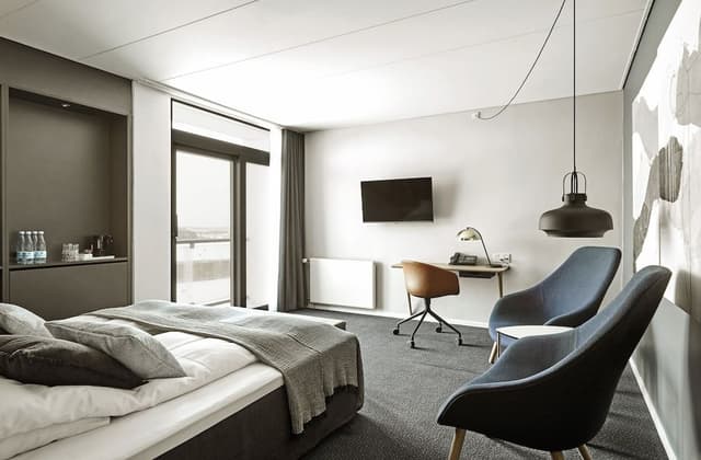 Family Room, 2 Bedrooms