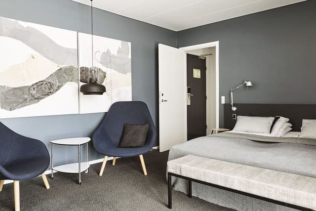 Family Room, 2 Bedrooms