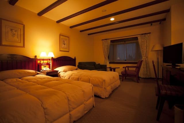Triple Room, Non Smoking (Western-Style)
