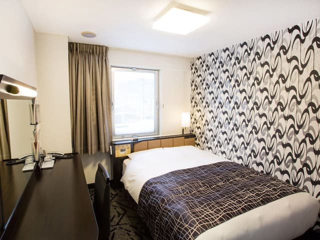 Double Room, Smoking