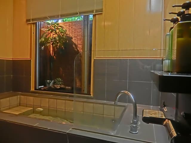 Shared Dormitory, Men only