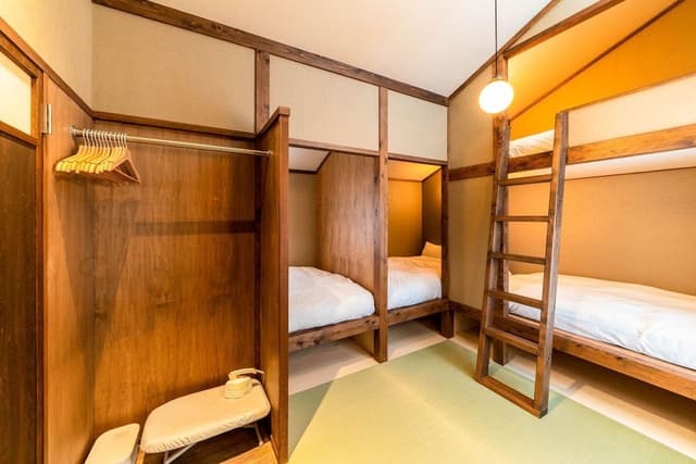 Deluxe Room, Multiple Beds, Ensuite, Courtyard View