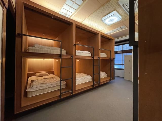 Shared Dormitory, Men only