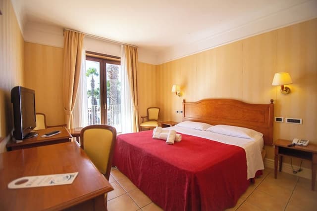 Deluxe Double Room, 1 Double or 2 Twin Beds, Balcony, Sea View