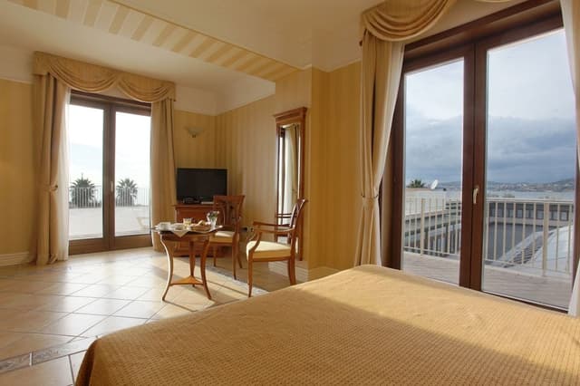 Deluxe Double Room, 1 Double or 2 Twin Beds, Balcony, Sea View