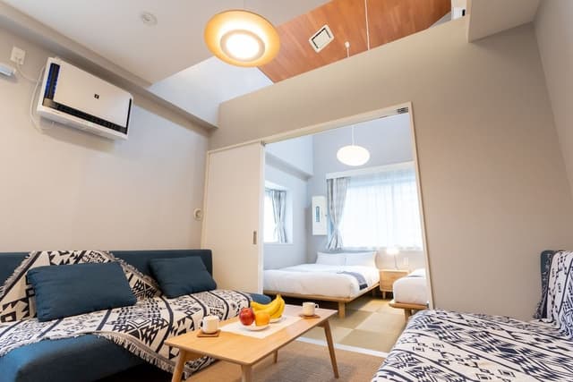 Connecting Room with Bathtab