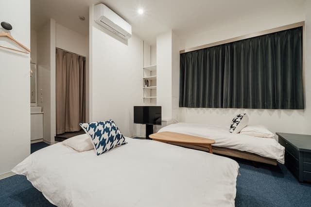 Connecting Room