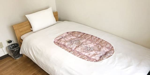 Single Room (smoking only on balcony) last check-in until 22:00